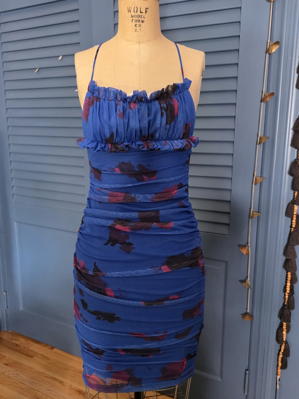 Black Halo Azra Sheath Bodycon Dress in Petal Blur Blue – Size 2